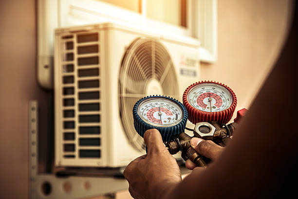 Professional Ac Installation technician working in Giddings, TX